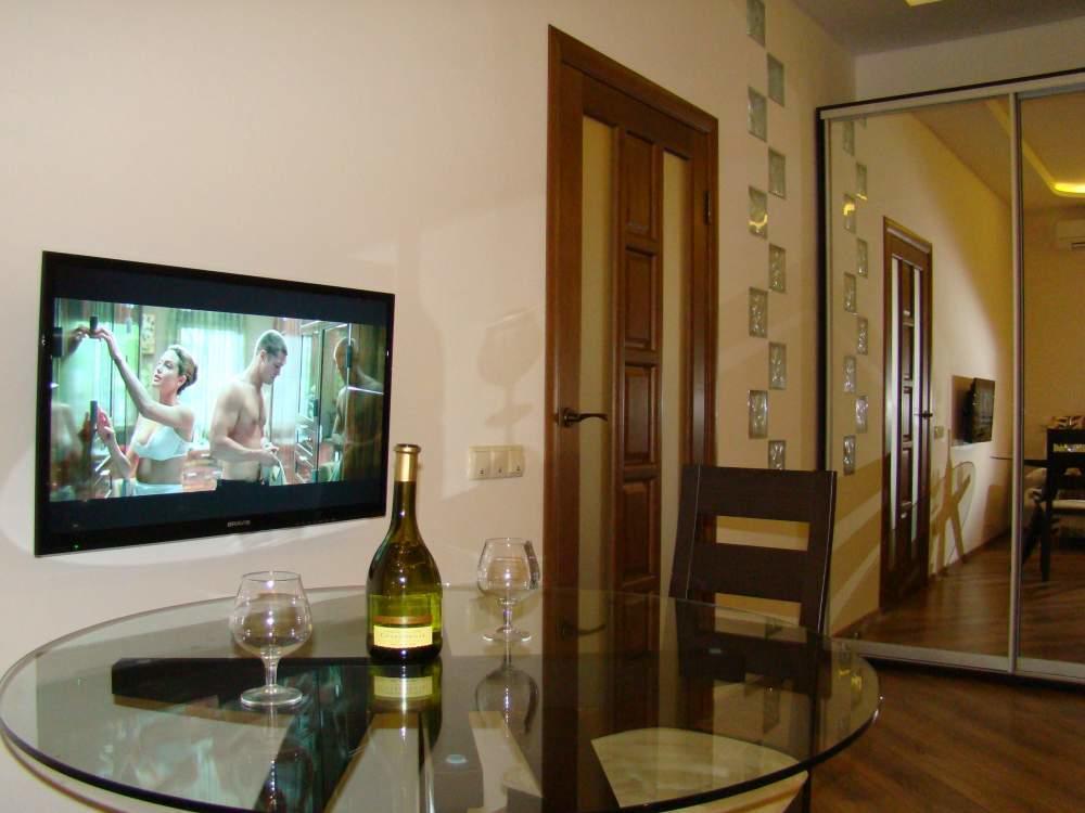 Pleasure Apartment Near Center Of Odessa Exterior photo