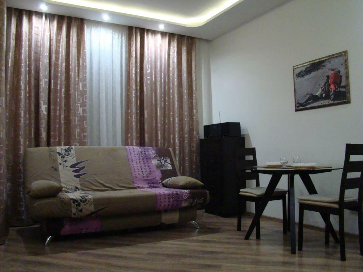 Pleasure Apartment Near Center Of Odessa Exterior photo