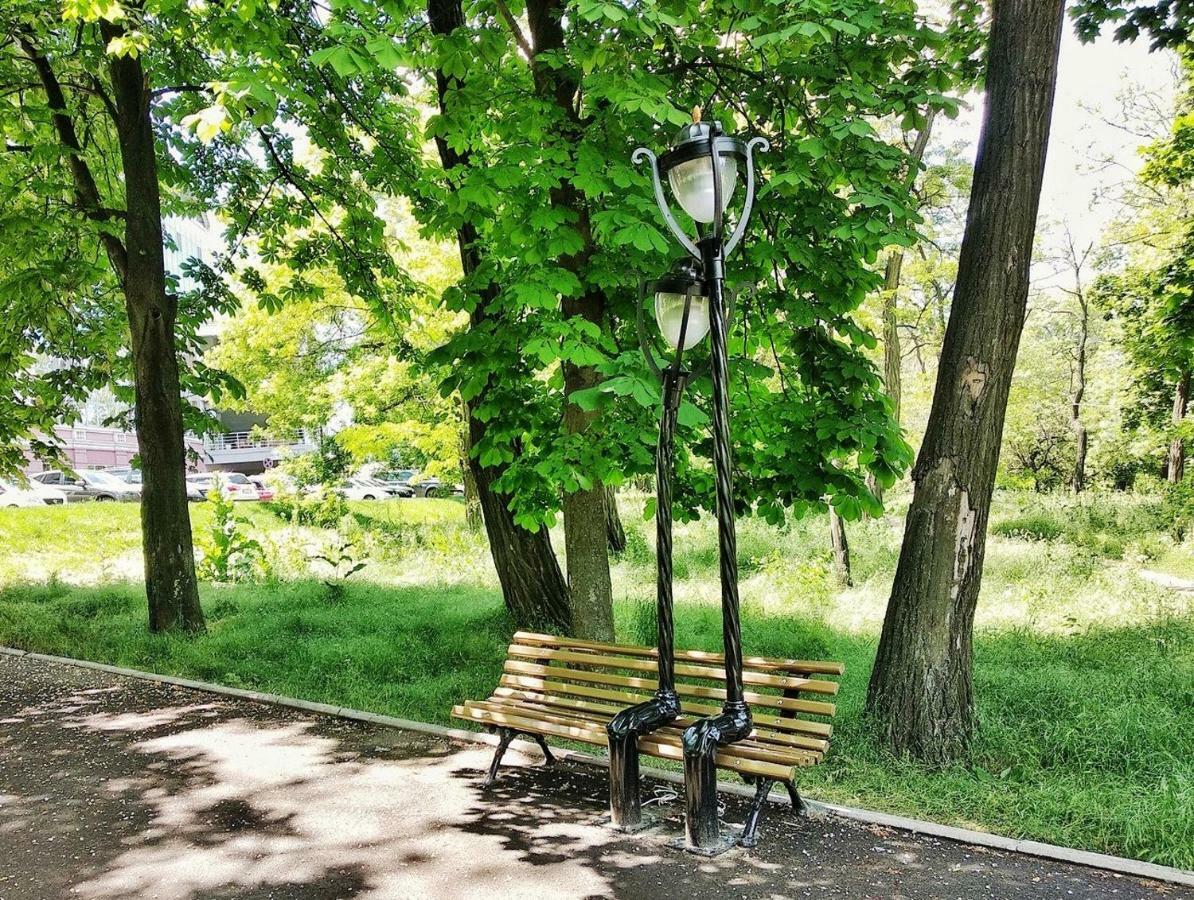 Pleasure Apartment Near Center Of Odessa Exterior photo